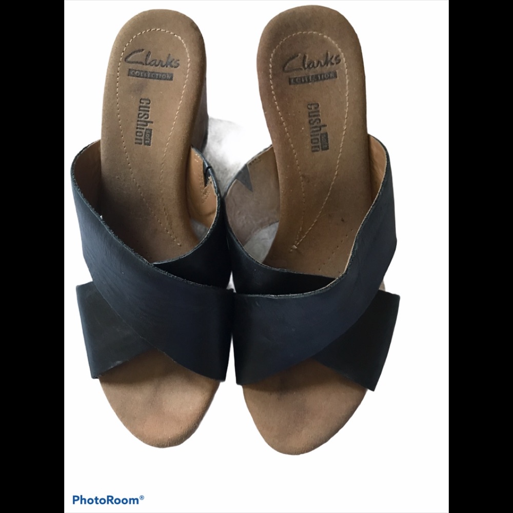 Clarks collection cushion wedge in black